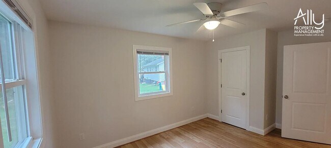 Building Photo - 290 Windfield Cir