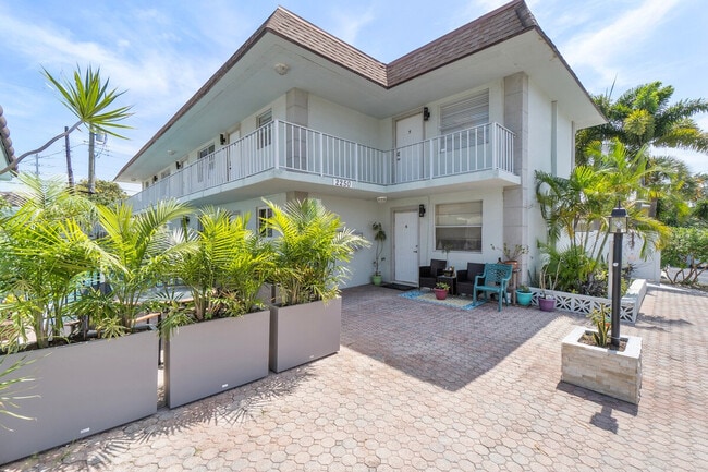 Building Photo - 560 SE 23rd Ave