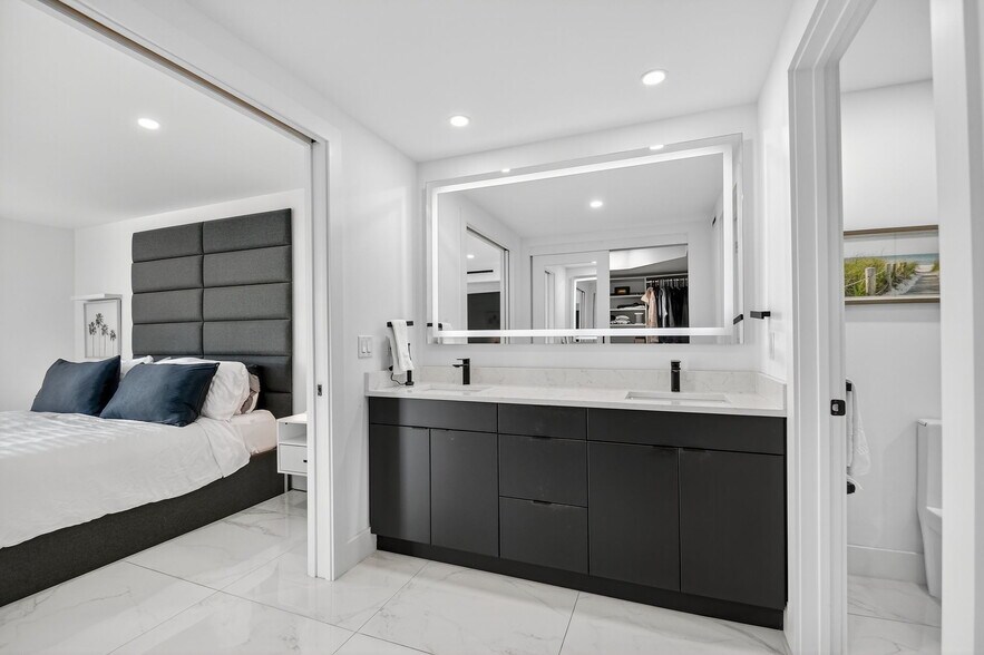 Building Photo - 301 Lake Shore Dr