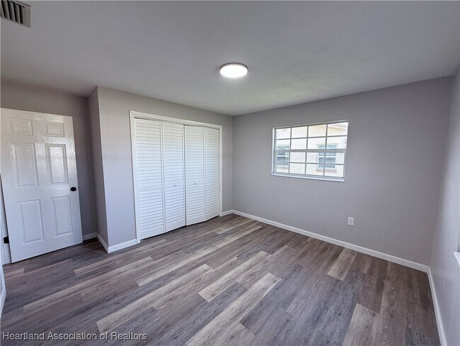 Building Photo - 1629 Lagrange Ave