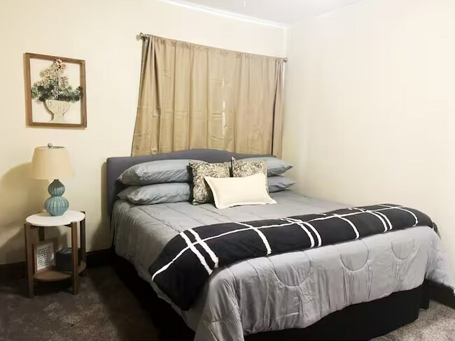 Building Photo - 817 Bell Ave