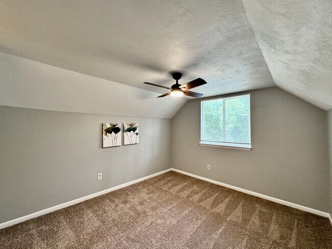 Building Photo - Completely Updated & Ready NOW!! 1-Car Attached Garage, Pet Friendly, Fenced Yard! Community Park