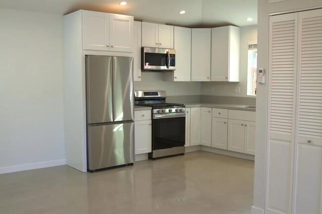 Building Photo - 5246 Canoga Ave