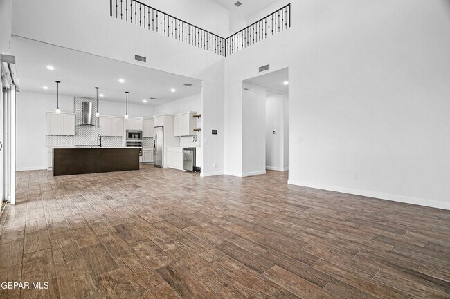 Building Photo - 979 Airship Pl