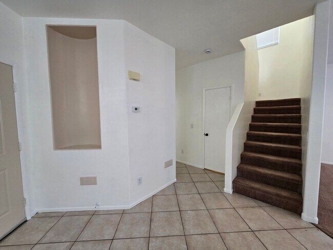 Building Photo - Spacious Two-Story Home in a Cul-de-Sac Location