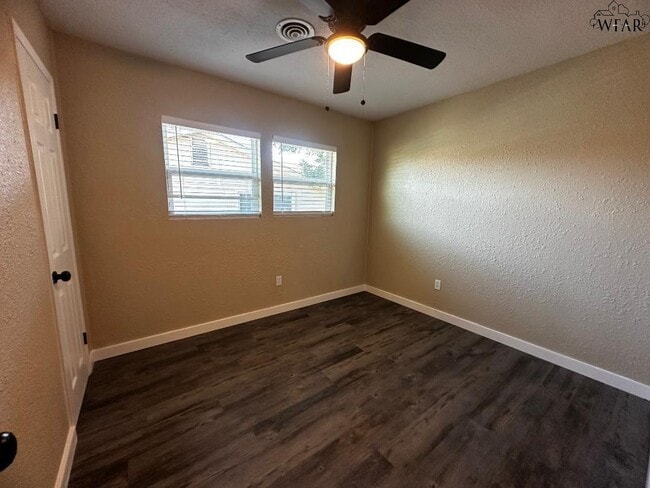 Building Photo - 1605 Avalon Pl