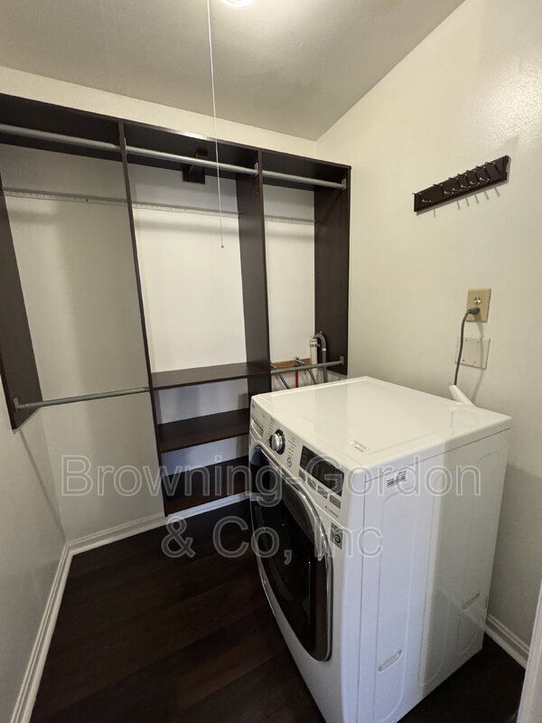 Building Photo - 5025 Hillsboro Pike