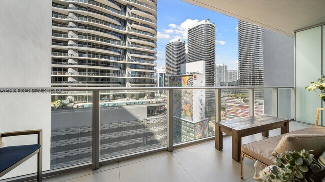 Building Photo - 1010 Brickell Ave