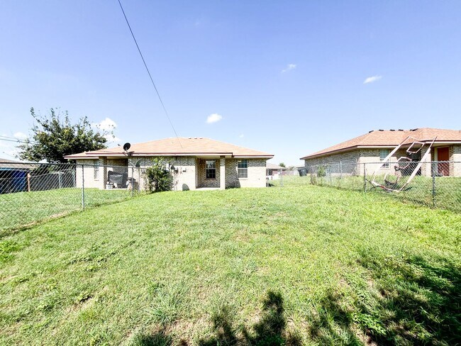 Building Photo - 5302 Daybreak Dr