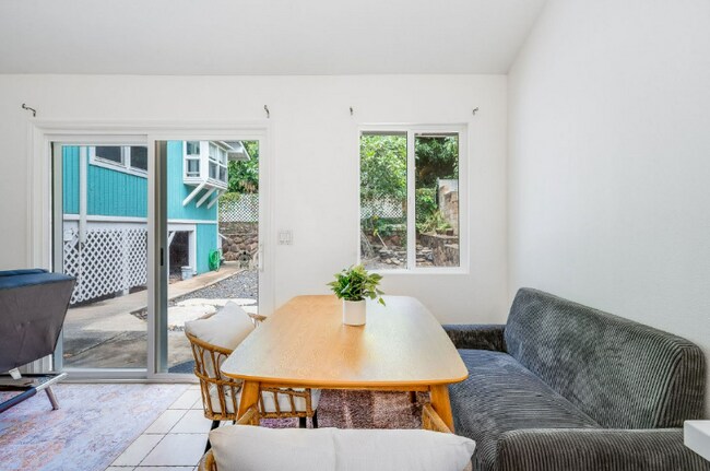 Building Photo - 70 Hui Rd F