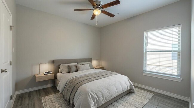 Building Photo - 5601 Cuenca Dr