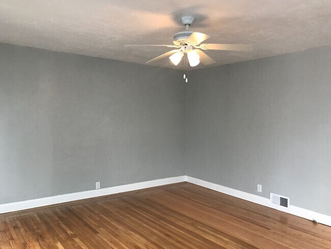 Building Photo - 2 bedroom House in Oakland - Available Now!