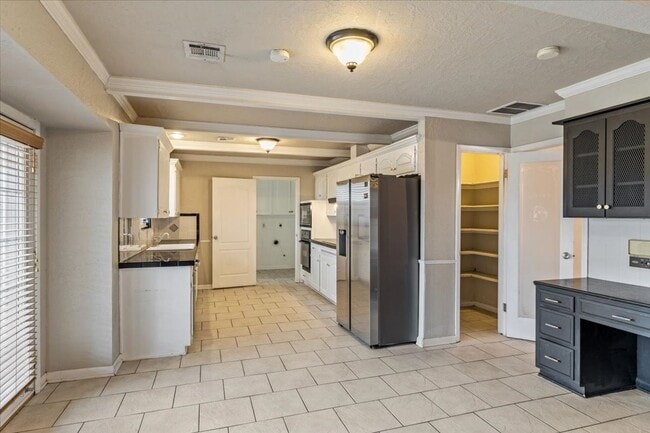 Building Photo - 7522 NW Stonegate Dr