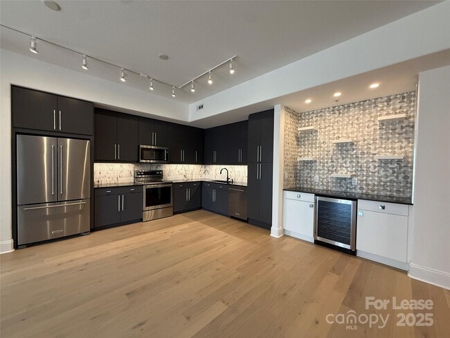 Building Photo - 4625 Piedmont Row Dr