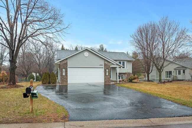 Building Photo - 13900 Duluth Dr