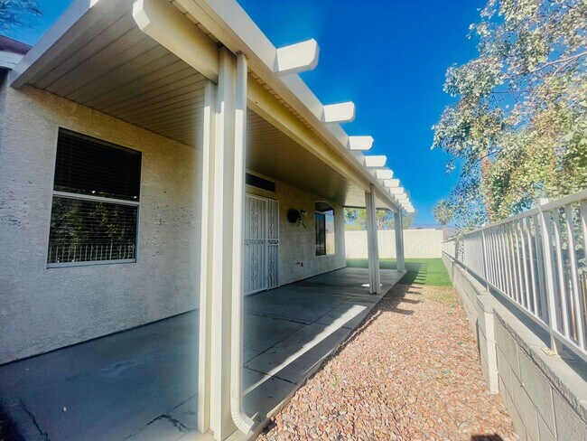 Building Photo - Stunning Single Story, 3 Home with Open Floor Plan on Cul-de-sac