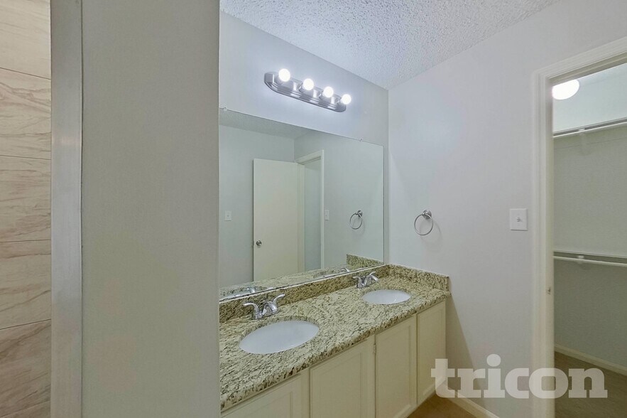 Building Photo - 161 Hunter Dr