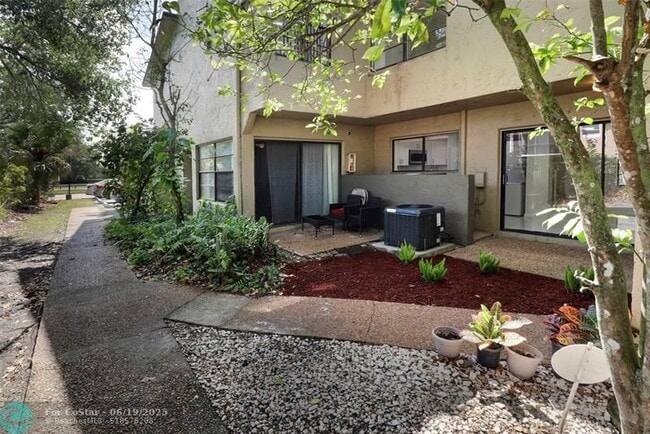 Building Photo - 2590 Coral Springs Dr