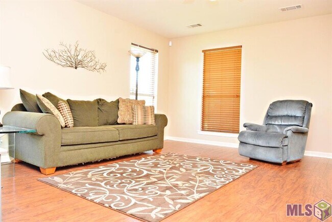 Building Photo - 10124 Nashville Ct