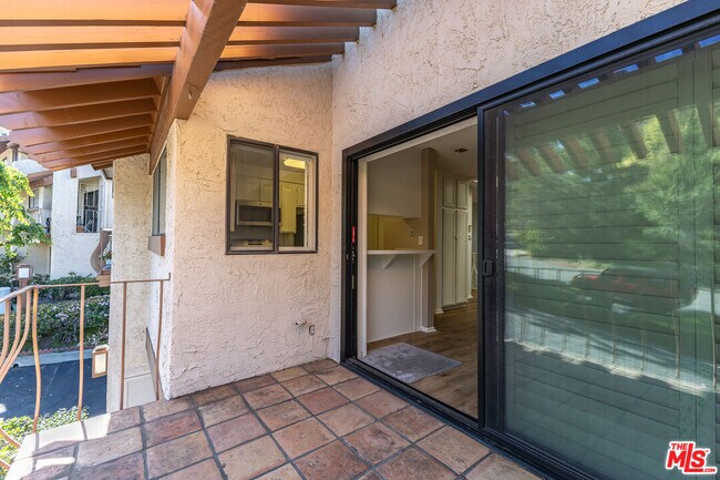 Building Photo - 1709 Cam De Villas