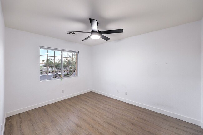 Building Photo - Beautiful 4BR / 3BA Corner-Lot Home with Designer Finishes