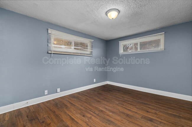 Building Photo - 465 S Dade Ave