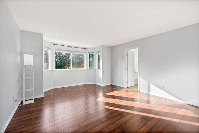 Building Photo - Modern 4-Bedroom Home with 5-Piece Primary...