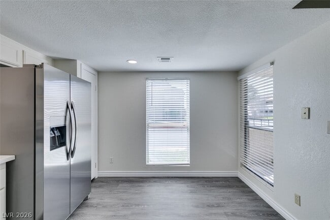 Building Photo - 3790 Shirebrook Dr