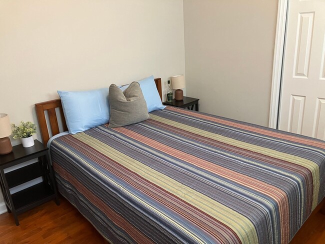 Building Photo - Great Short Term Furnished Rental Opportun...