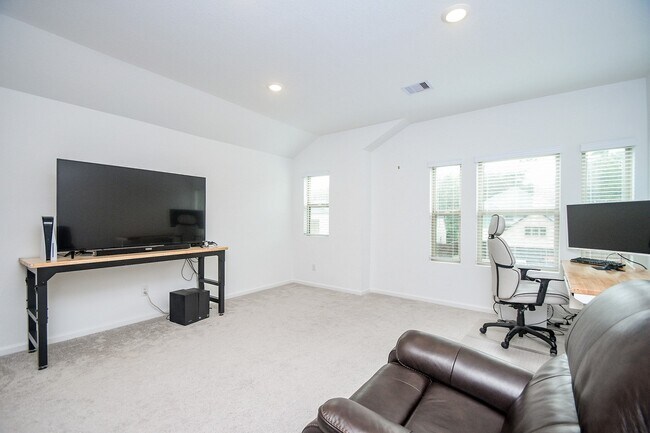 Building Photo - 28722 Mount Bonnell Dr
