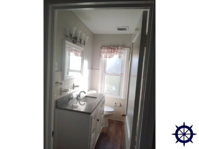 Building Photo - 308 S McArthur