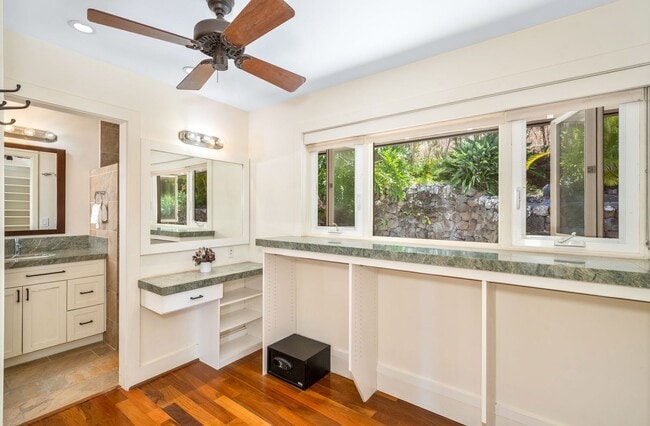 Building Photo - Beautiful Custom Built Home in Wailuku Heights, 2 Bed/3 Bath with Flex Room, Magnificent Ocean/Mo...