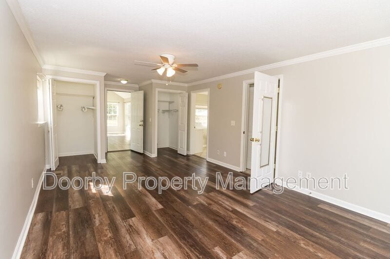 Building Photo - 3308 Center St