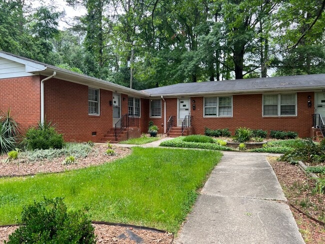 Building Photo - 2 Bedroom | 1 Bath Townhouse near Cameron ...
