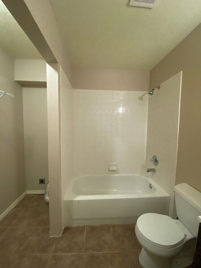 Building Photo - 2BR/1Bath - 4 Plex in Rio Rancho