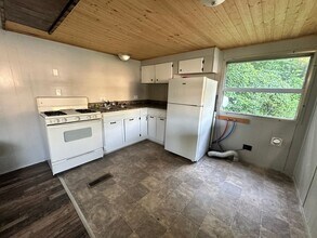 Building Photo - 2 Bedroom Mobile Home