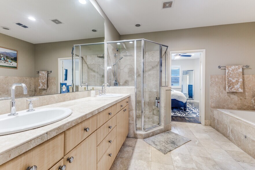 Building Photo - 2928 State St