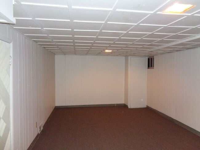 Building Photo - 2925 S 40th St