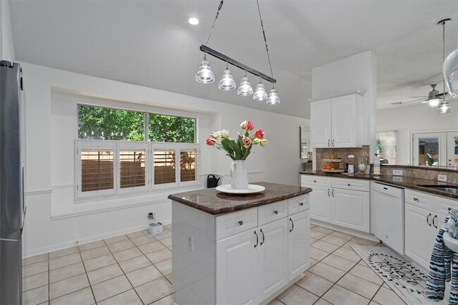 Building Photo - 1421 Redden Cove