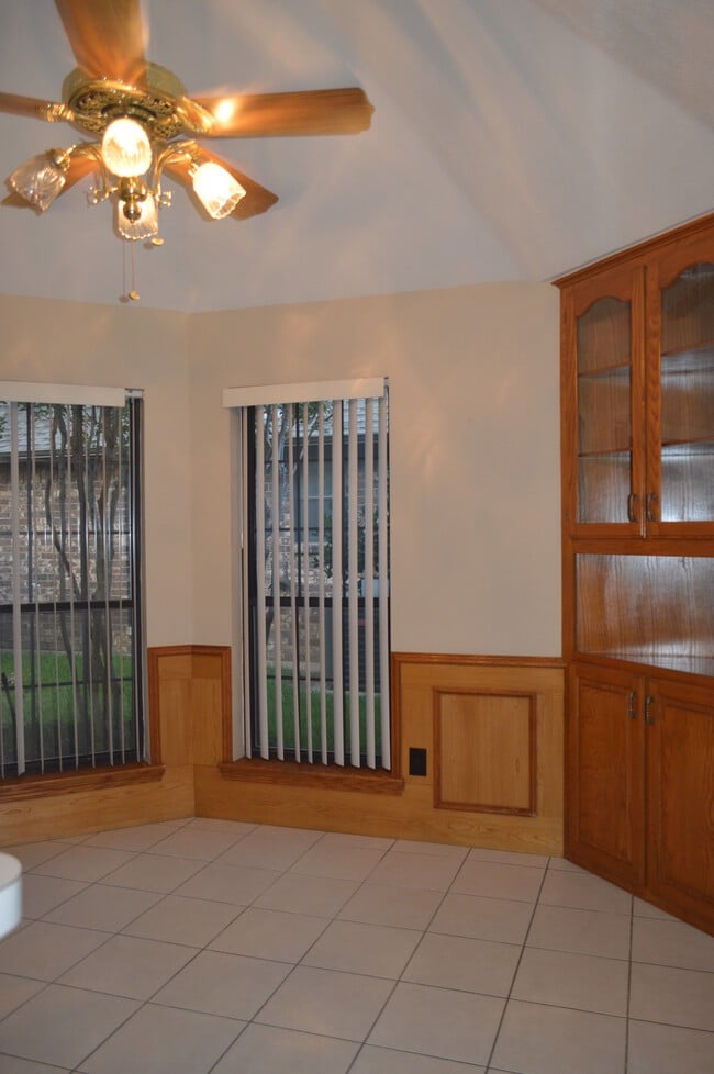 Building Photo - 2522 Belmeade Dr