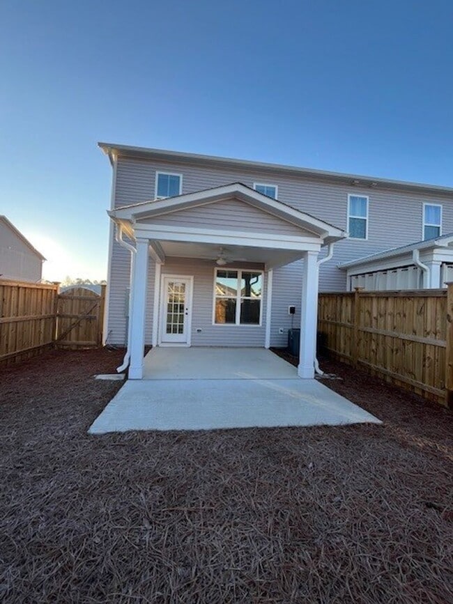 Building Photo - Brand New 3 bedroom 2.5 bath townhome in Leland area