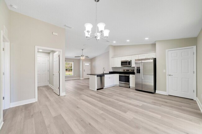 Building Photo - 1336 W Cary Dr