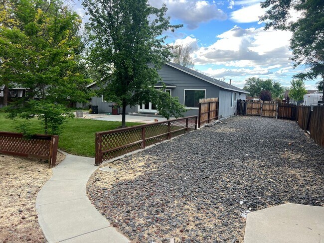 Building Photo - 3 bedroom, 2 bathroom, 1447 Sq Ft