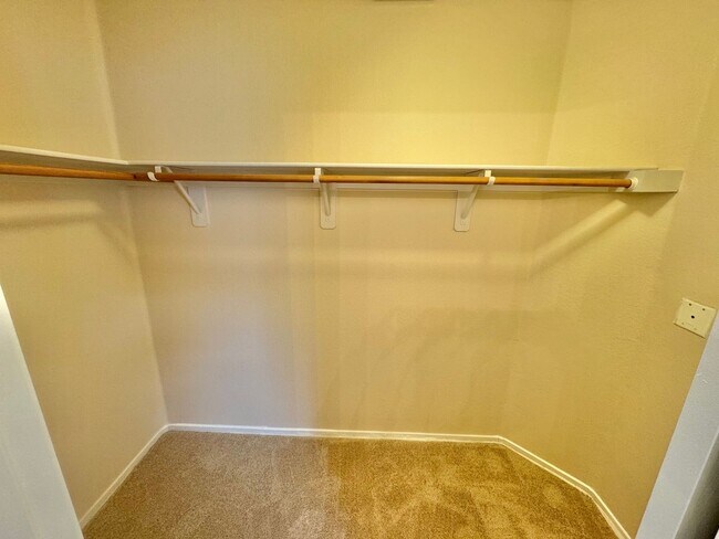 Building Photo - *** NEW YEARS WINTER WELOME DEAL!! $500 OFF FIRST MONTHS RENT IF MOVED IN 2 WEEKS!!*** COMFORTABL...