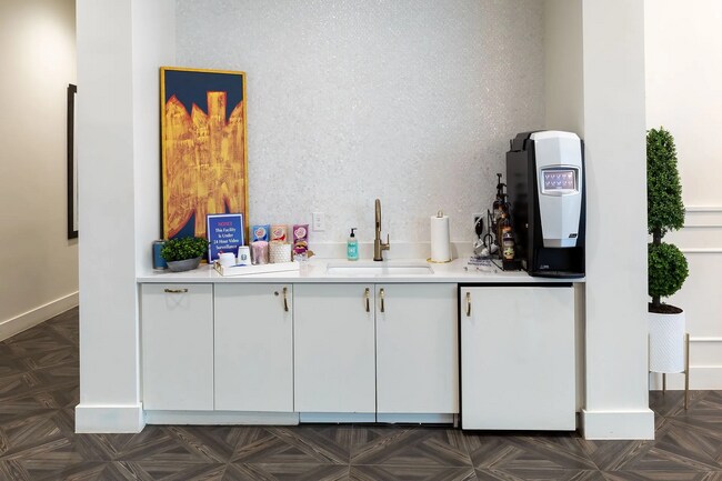 Building Photo - 401 Hemphill St