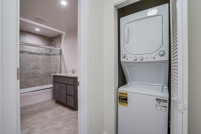 Interior Photo - 343 Warren Ln