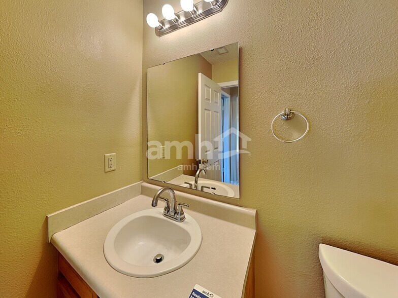 Building Photo - 15260 Fawn Meadow Dr