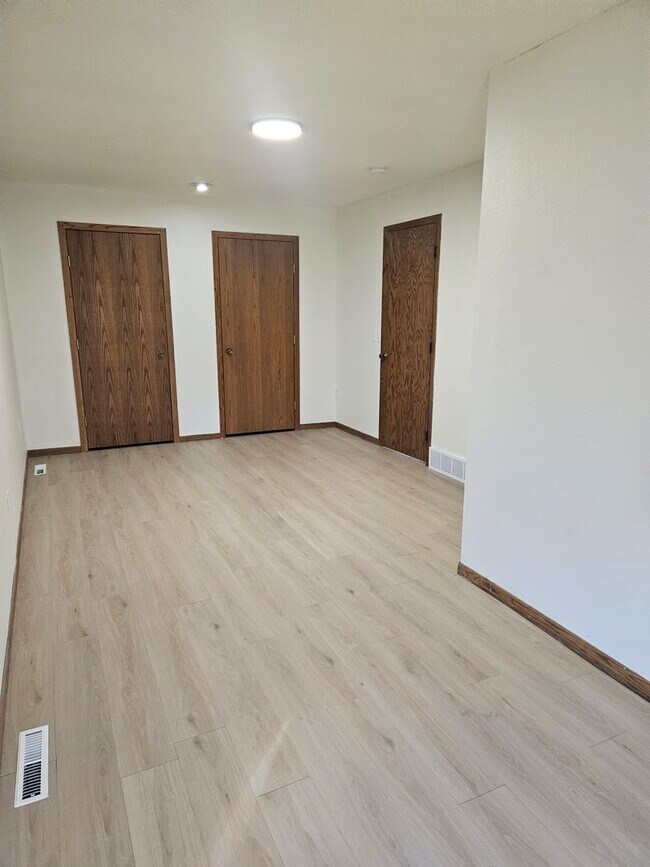 Building Photo - 1732-1734 6th St SE