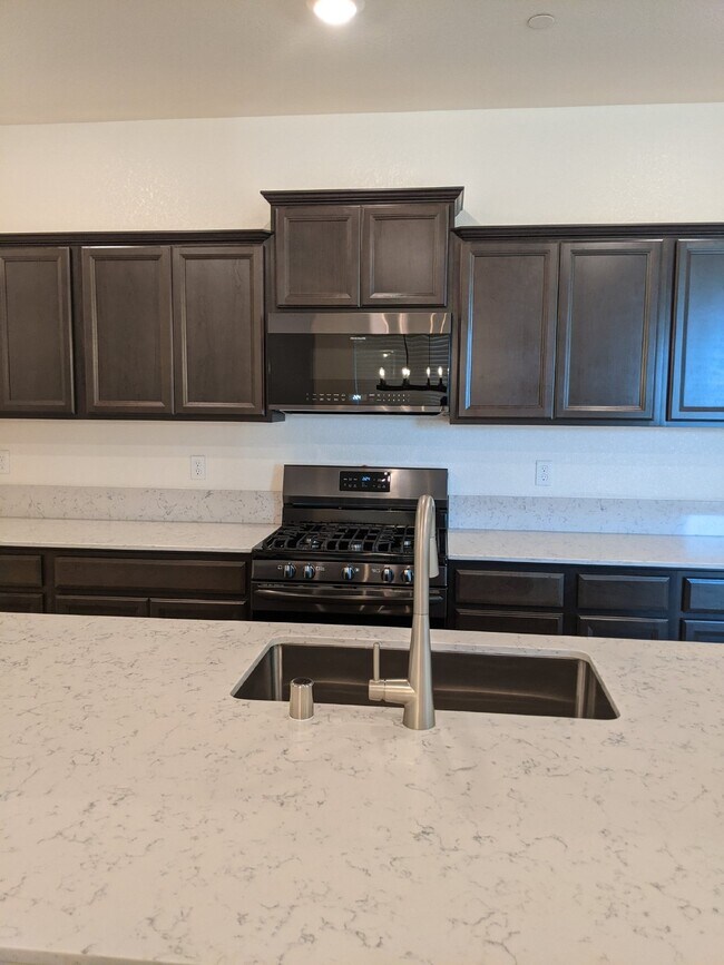 Building Photo - Prime location in Merced!