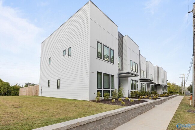Building Photo - 2512 Freeman Rd SW
